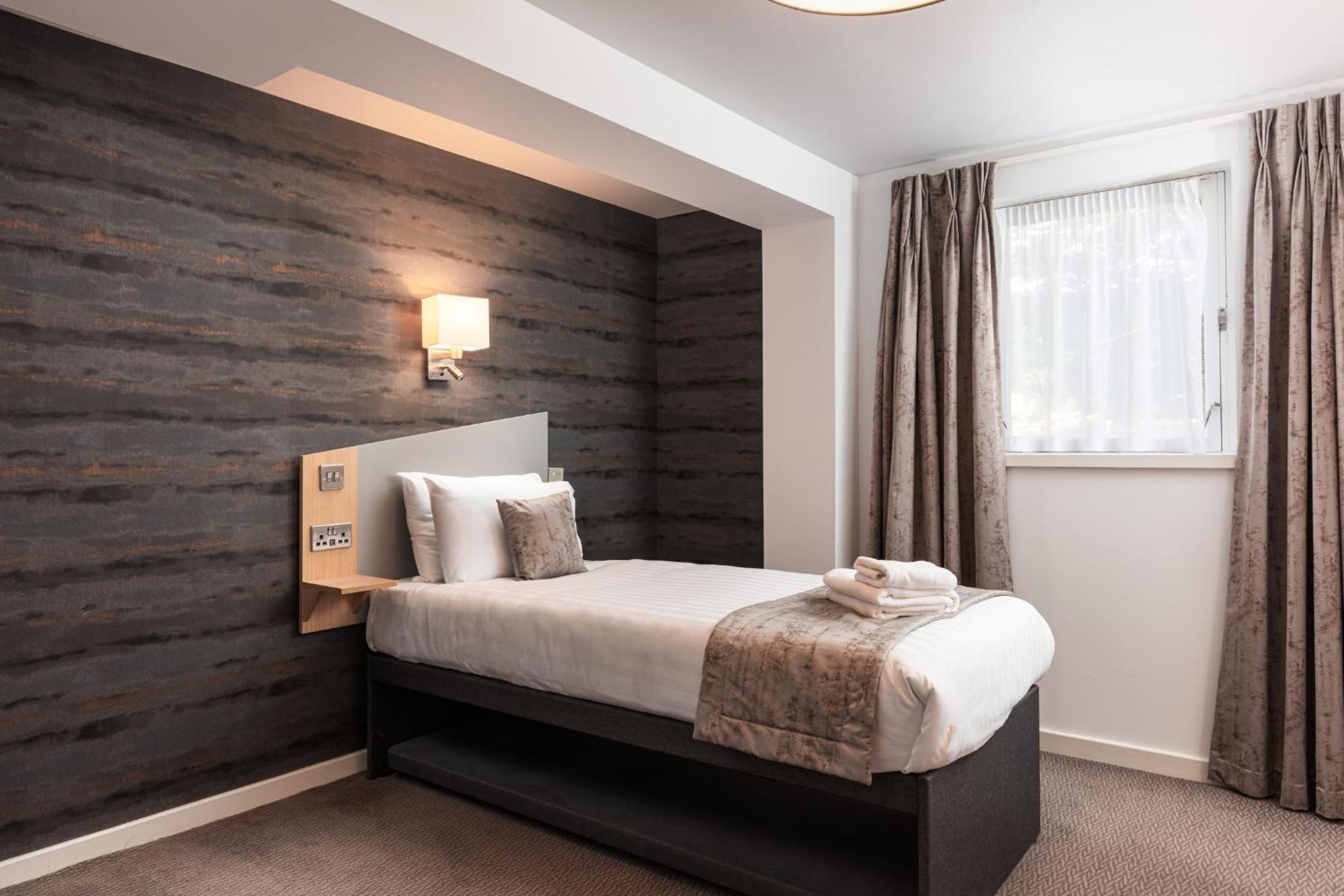 Caledonian Hotel 'A Bespoke Hotel' Ullapool Luaran gambar
